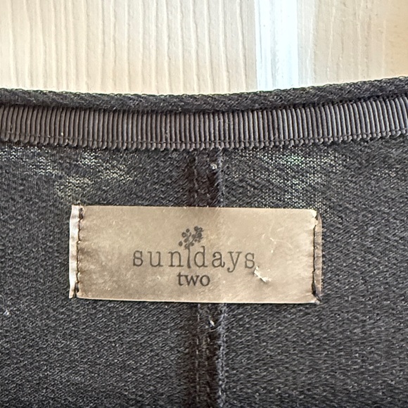 🍁 Sundays:  Charcoal Gray Long Sleeve V-Neck Top - Picture 2 of 5